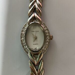 Cote d' Azur Women's Silver Rhinestone Ringed Chevron Link Band Quartz Watch OS